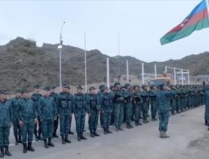 Laçın Koridoru’nun başlangıcındaki sınır kontrol noktasına Azerbaycan bayrağı dikildi