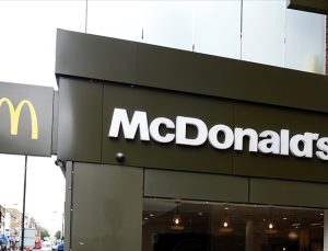 McDonald’s ABD ofislerini geçici olarak kapatıyor, işten çıkarmalara hazırlanıyor
