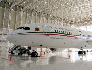 Eski cumhurbaşkanının uçağı satıldı, parası hastane yapımına gidecek