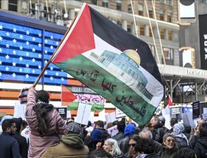Times Meydanı’nda Mescid-i Aksa ve Filistinlilere saldırılara protesto