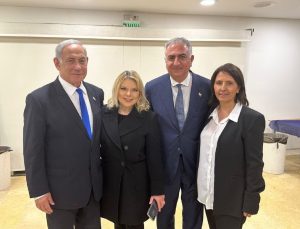 Netanyahu, İran’ın sürgündeki prensi Rıza Pehlevi ile görüştü