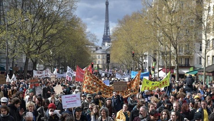 Paris’te emeklilik reformu karşıtı gösterilerin belediyeye maliyeti 1,6 milyon avro