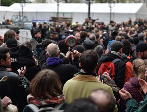 Fransa’da emeklilik reformu karşıtları tren garlarını bastı