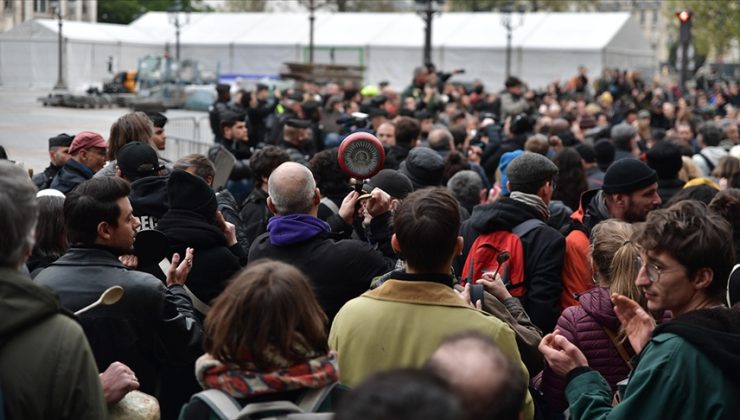 Fransa’da emeklilik reformu karşıtları tren garlarını bastı