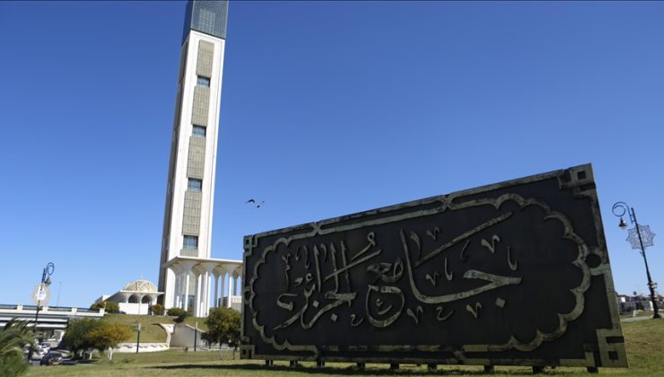 Dünyanın en büyük camilerinden Cezayir Ulu Camii’nde ‘sıkıntı var’