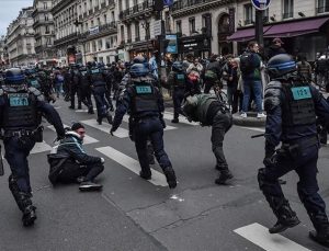 Fransa’daki gösterilerde keyfi gözaltılara ilişkin yaklaşık 100 şikayette bulunuldu