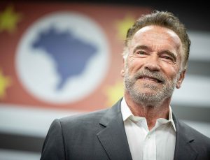 Arnold Schwarzenegger’in zor anları: Havaalanında alıkonuldu