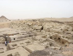 Mısır’ın Sakkara bölgesinde iki mumyalama atölyesi keşfedildi
