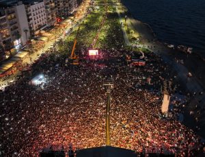İzmir’de 19 Mayıs Atatürk’ü Anma Gençlik ve Spor Bayramı kutlanıyor