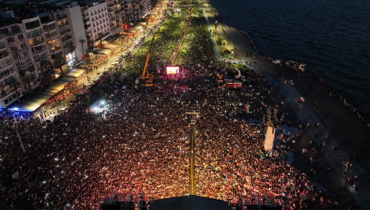 İzmir’de 19 Mayıs Atatürk’ü Anma Gençlik ve Spor Bayramı kutlanıyor