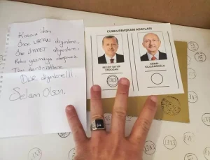 Kosova’da gurbetçiden oy pusulası yanında Türkiye’ye mesaj