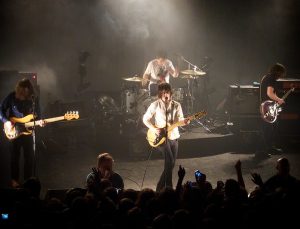 Arctic Monkeys konserinde Barış Manço çaldı