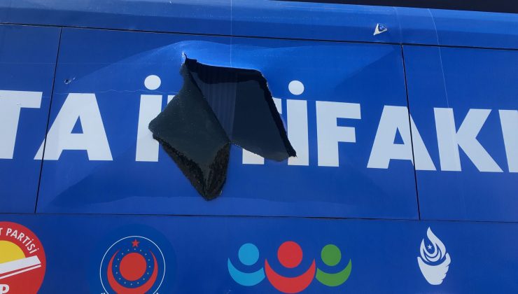 Diyarbakır’da ATA İttifakı’nın otobüsüne taşlı saldırı