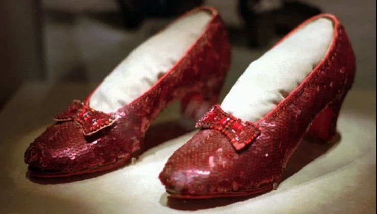 FBI, Oz Büyücüsü filminde kullanılan 3.5 milyon dolarlık ayakkabıların hırsızını buldu