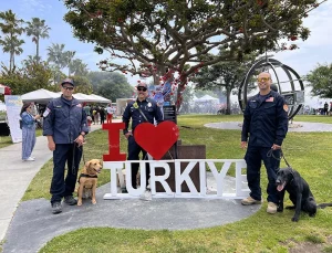 ABD’li arama kurtarma ekibi, California Türk Festivali’ne katıldı