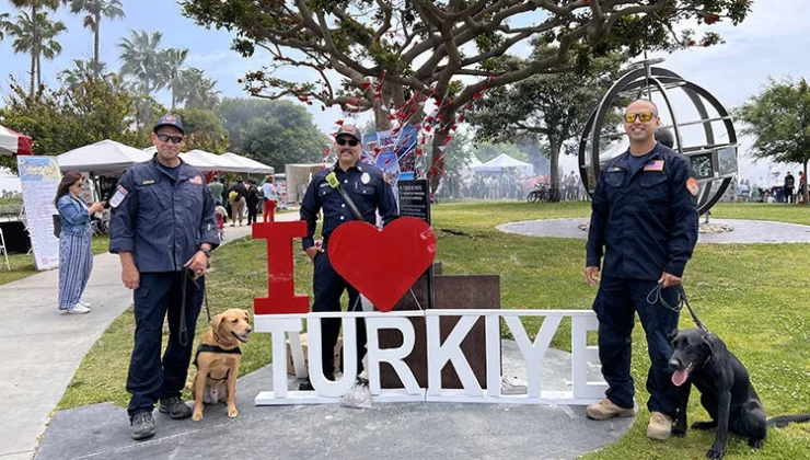 ABD’li arama kurtarma ekibi, California Türk Festivali’ne katıldı