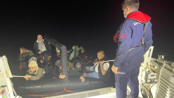 Denizde 79 düzensiz göçmen kurtarıldı, bir göçmen kaçakçısı yakalandı