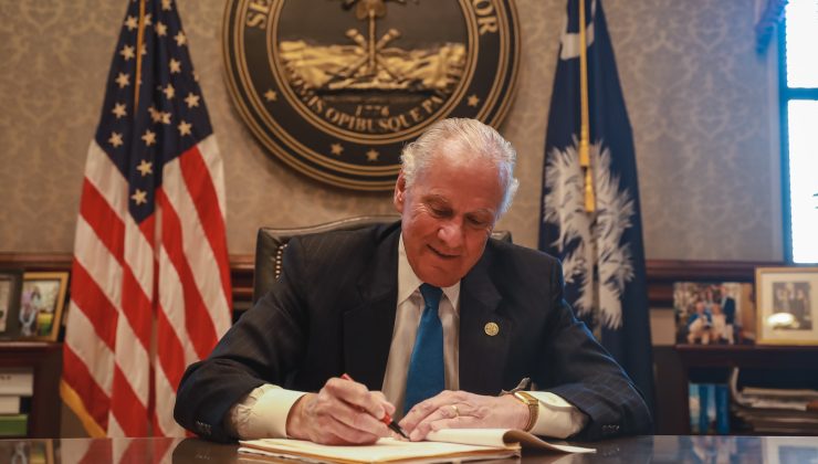 Güney Carolina valisi altı haftalık kürtaj yasağını imzaladı
