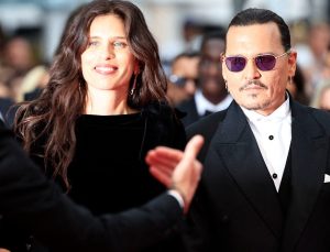 Johnny Depp Cannes’de ayakta alkışlandı