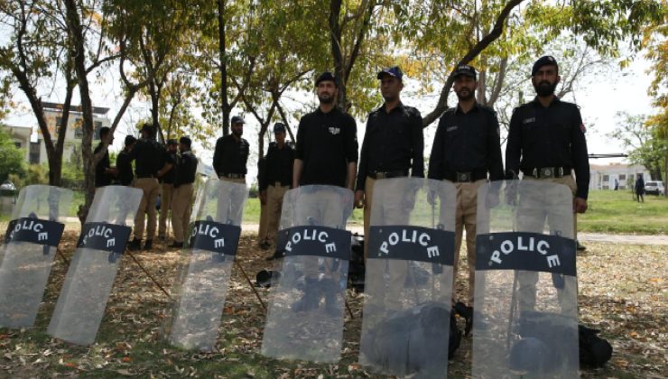 Pakistan’da okulda katliam; 7 öğretmen öldürüldü