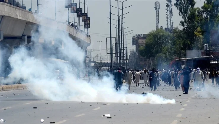 Pakistan’da kaos büyüyor, protestolarda ölenlerin sayısı 9’a çıktı