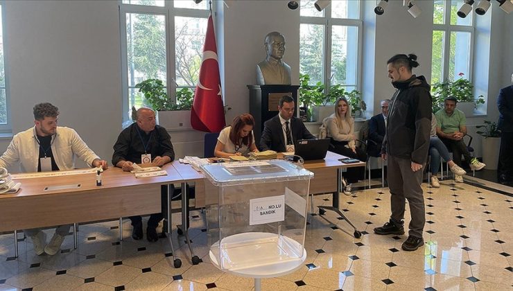 Polonya’da Türkiye’deki 14 Mayıs seçimleri için oy kullanma işlemi başladı