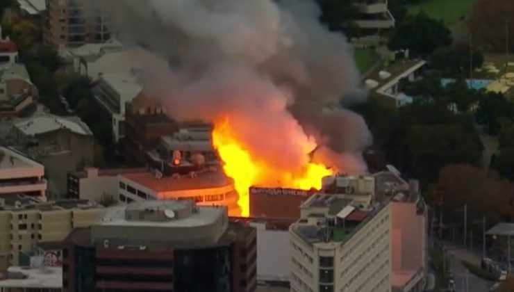 Avustralya’nın Sydney kentinde çok katlı binada yangın