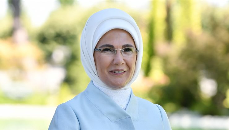 Emine Erdoğan: Kadınlar başta olmak üzere tüm emekçilerimizin 1 Mayıs Emek ve Dayanışma Günü kutlu olsun