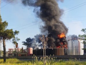 Mardin’de asfalt depolama tankında çıkan yangın söndürüldü