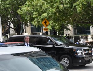 Miami’de hakim karşısına çıkan Trump mahkemeden ayrıldı