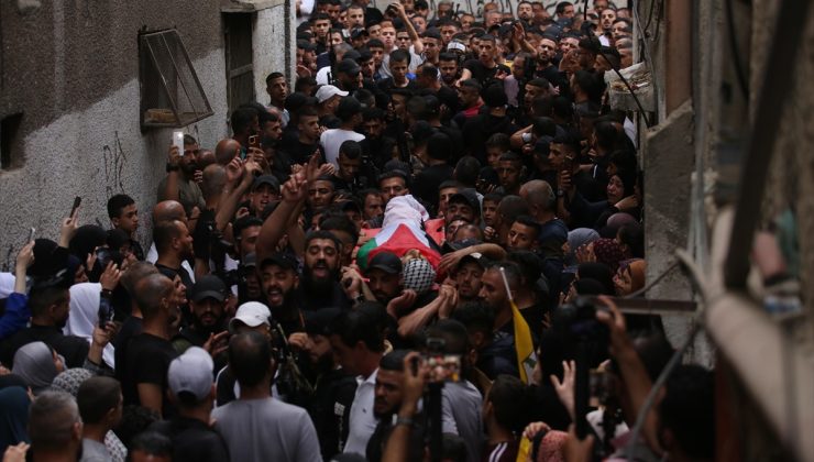 İsrail’in Batı Şeria’da öldürdüğü Filistinli genç son yolculuğuna uğurlandı