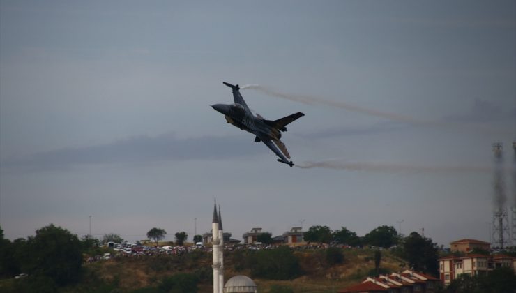 SOLOTÜRK Tekirdağ’da gösteri uçuşu yaptı