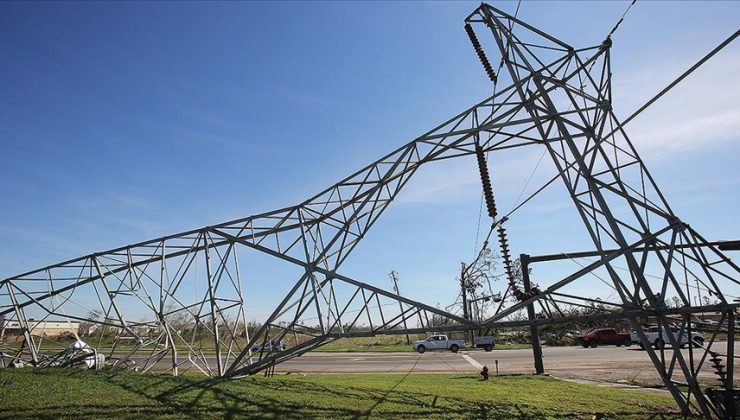 Teksas karardı, şiddetli fırtına ve hortumlar 100 bin kişiyi elektriksiz bıraktı