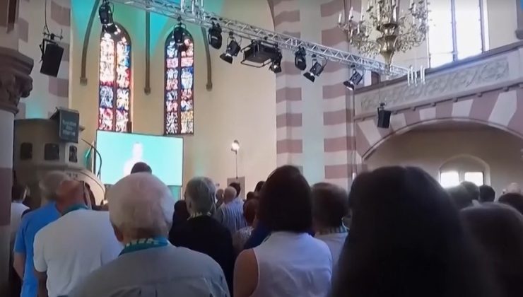 Almanya’da yapay zeka kilise ayininde vaaz verdi