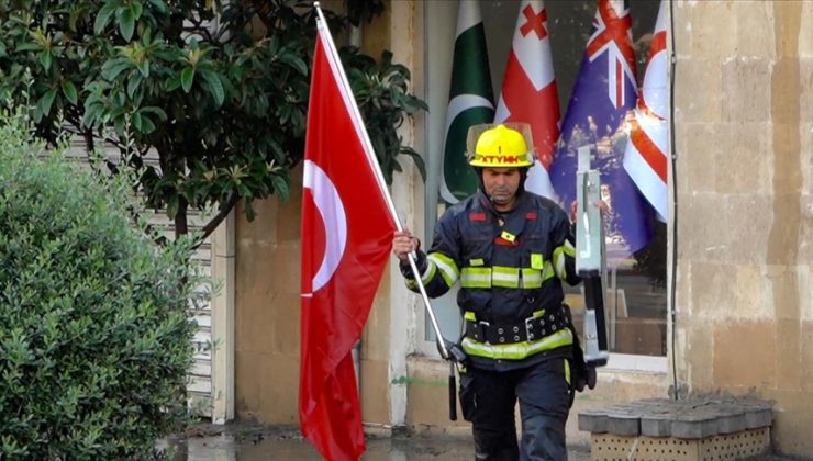 Azerbaycanlı itfaiyecinin Türk bayrağı sevgisi