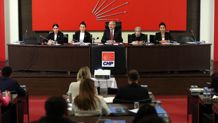 CHP’de beş saatlik Parti Meclisi toplantısından kurultay kararı çıktı