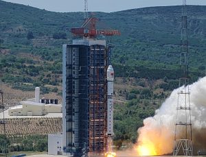 Çin, aynı anda 41 roketi uzaya fırlattı