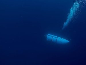 Titanik enkazına sefer yaparken kaybolan denizaltıyı arama alanında bir “enkaz” bulundu
