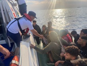 Denizden 46 düzensiz göçmen kurtarıldı