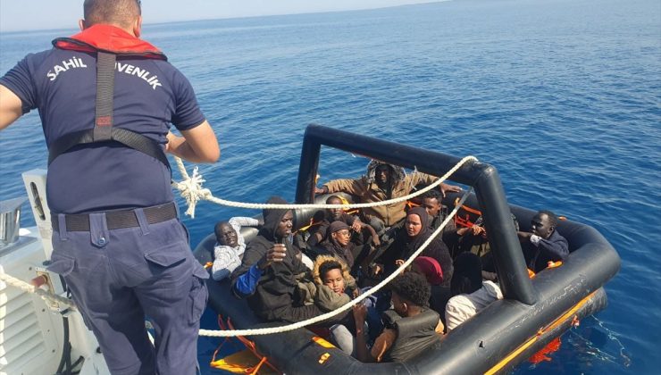  Yunanistan unsurlarınca geri itilen 14 düzensiz göçmen kurtarıldı