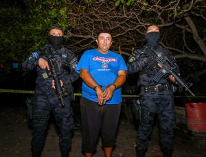 El Salvador polisi 10 milyon dolarlık kokain ele geçirdi