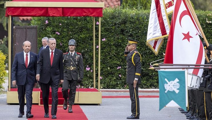 Erdoğan, KKTC Cumhurbaşkanı Tatar tarafından resmi törenle karşılandı