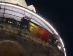 Galata Kulesi’nde LGBT bayrağı  açtılar