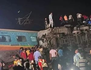 Hindistan’daki tren kazasında ölü sayısı 171’e yükseldi