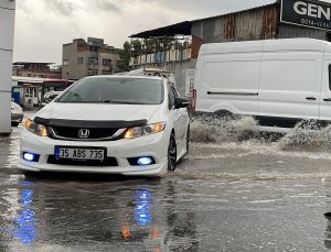 İzmir yine yağmura teslim oldu!