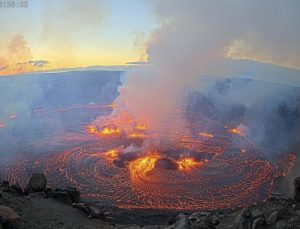 Kilauea Yanardağı 3 ay sonra yeniden faaliyete geçti