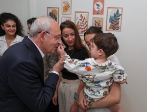 Kılıçdaroğlu Babalar Günü’nde depremzede aileleri ziyaret etti