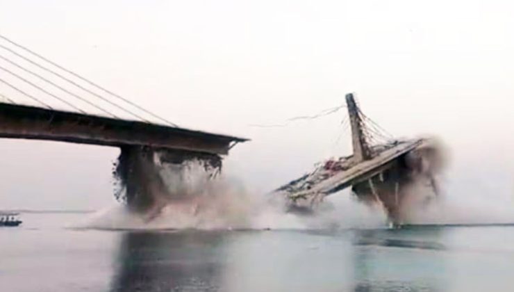 Hindistan’ın doğusundaki Bihar eyaletindeki asma köprü çöktü