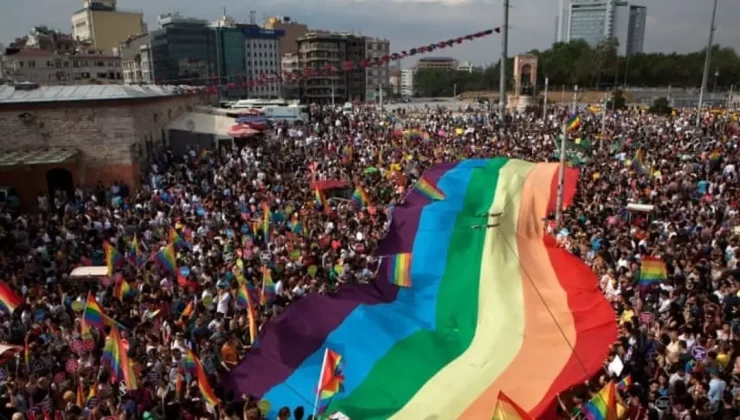 Macaristan’da homofobik yasağı uygulamayan müze müdürü görevden alındı
