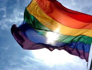 Yunanistan parlamentosu eşcinsel evliliğine onay verdi